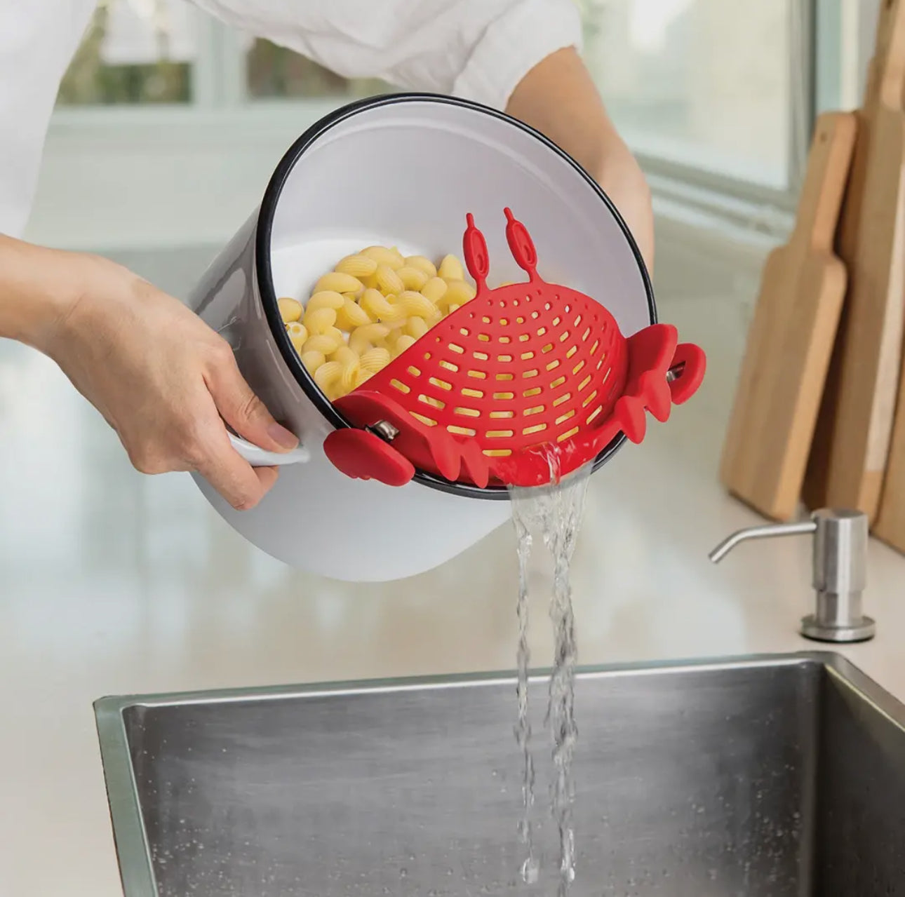 Crabby Clip-on Strainer